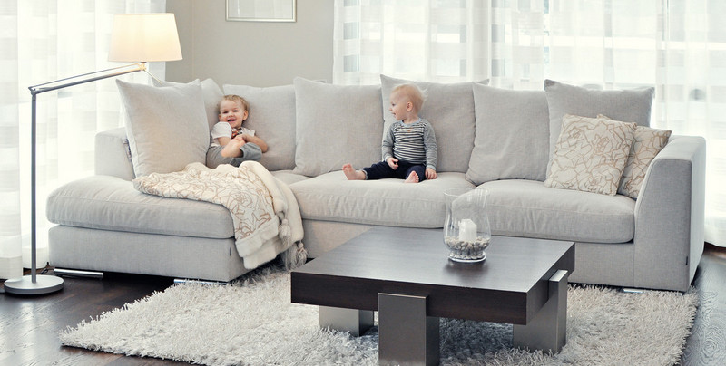 Как правильно почистить и продезинфицировать диван в домашних условиях