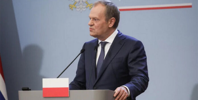 Опрос: более половины поляков недовольны правительством Туска