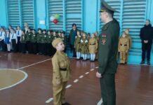 В СШ №1 Кричева прошел парад октябрьских войск В СШ №1 Кричева прошел парад октябрьских войск