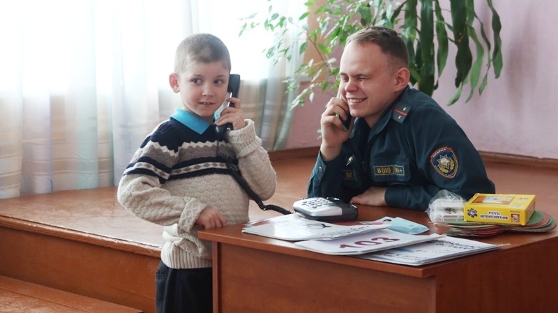 Кричевские спасатели обучают детей основам безопасности