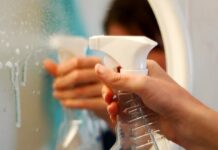 Как быстро отмыть зеркала от разводов Как быстро отмыть зеркала от разводов