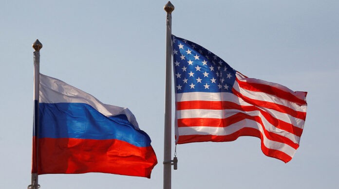 Bloomberg: советники Трампа разрабатывают план смягчения санкций против РФ
