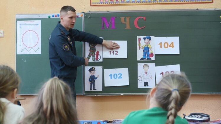 Кричевские спасатели учат детей как действовать при чрезвычайных ситуациях
