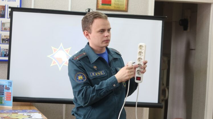Важные уроки безопасности провели Кричевские спасатели с пенсионерами