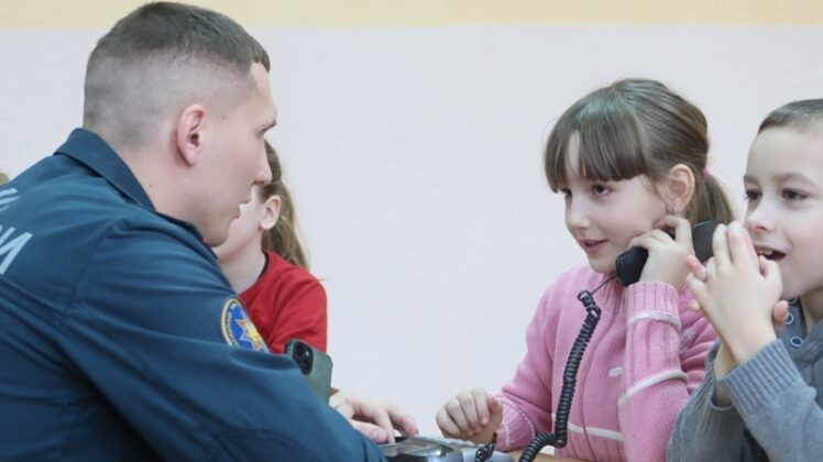 Кричевские спасатели учат детей как действовать при чрезвычайных ситуациях