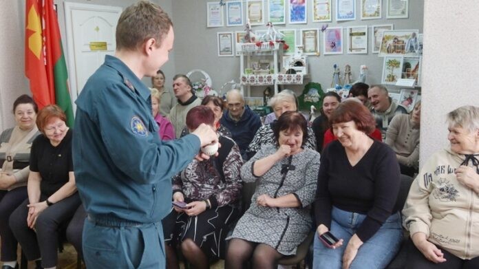 Важные уроки безопасности провели Кричевские спасатели с пенсионерами