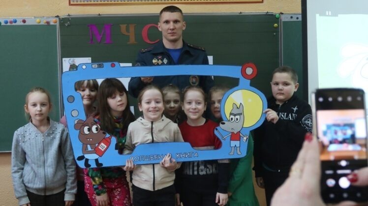 Кричевские спасатели учат детей как действовать при чрезвычайных ситуациях