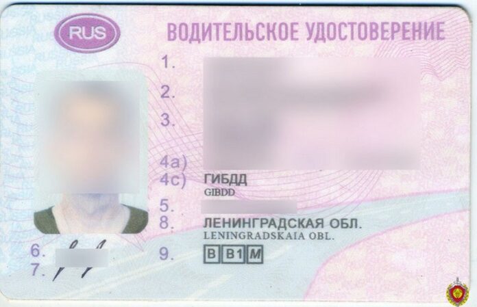 Мужчину лишили водительских прав, а он купил новые – российские