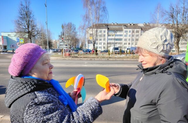 Ромашки счастья: волонтеры «серебряного» возраста подарили радость кричевлянам