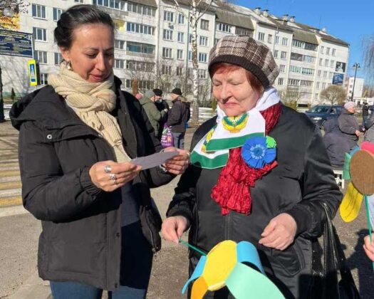 Ромашки счастья: волонтеры «серебряного» возраста подарили радость кричевлянам