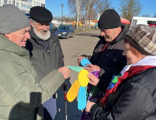Ромашки счастья: волонтеры «серебряного» возраста подарили радость кричевлянам
