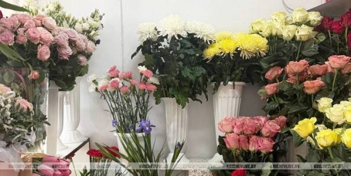 Узнали цены на цветы в Кричеве к 8 Марта