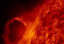 На Земле наблюдается магнитная буря На Земле наблюдается магнитная буря