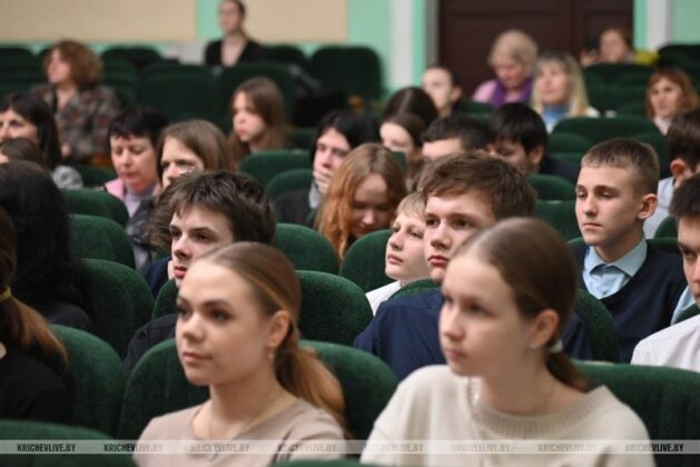 Креативно и на личном примере: как юным кричевлянам предлагают выбрать творческие профессии