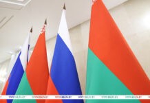 Лукашенко в День единения народов Беларуси и России: только сообща мы сможем противостоять вызовам времени Лукашенко в День единения народов Беларуси и России: только сообща мы сможем противостоять вызовам времени