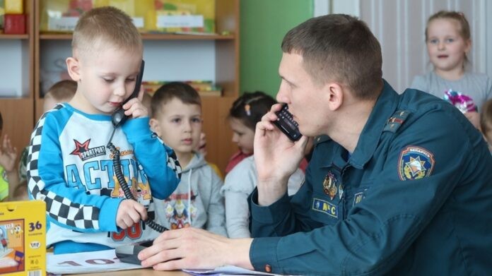 Безопасность с МЧС: как кричевские дошколята учились себя спасать