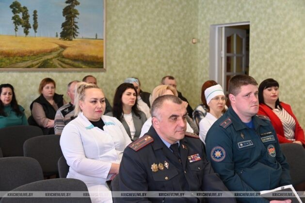 Историческая правда и будущее: в Кричеве состоялась встреча с руководством района