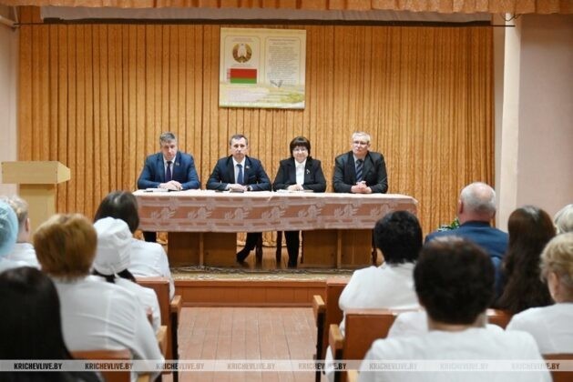 Узнали, о чем шел разговор между председателем Кричевского райисполкома и коллективом поликлиники