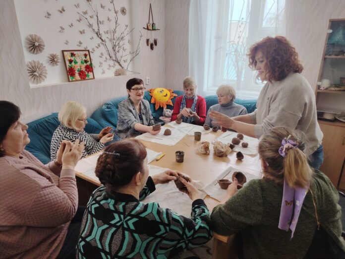 В Кричеве провели мастер-класс для дам элегантного возраста