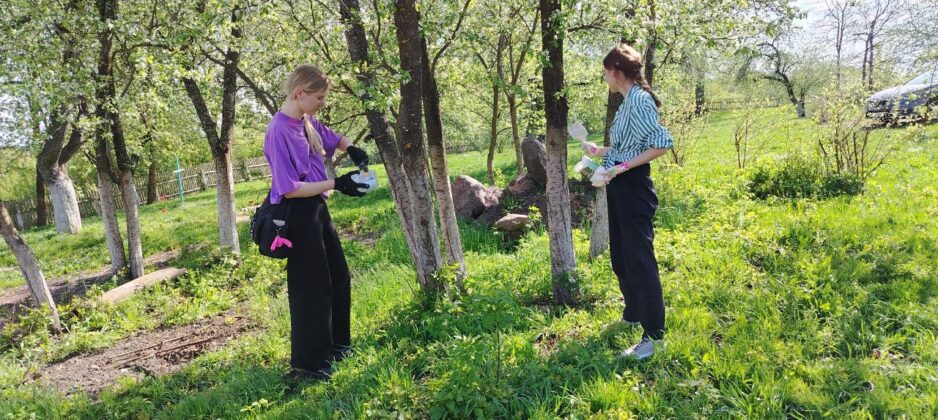 Активисты БРСМ Кричева облагородили территорию Свято-Николаевского храма