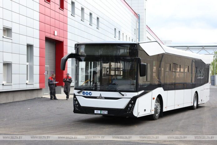 Кричев встречает 1 мая с новым автобусом: подарок для горожан
