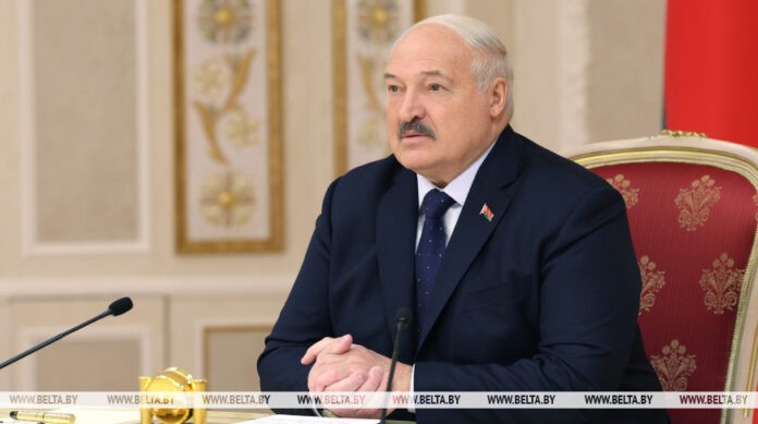 Лукашенко окончательно расставил точки над "i" в вопросе ношения в Беларуси георгиевских ленточек