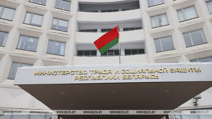 Работающих пенсионеров в Беларуси стало на 6% больше