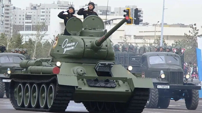 Военный парад ко Дню Победы проходит в столице Казахстана
