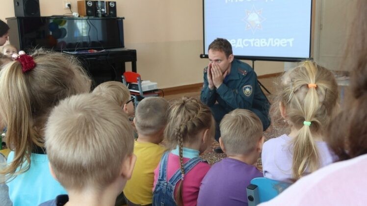 Кричевских малышей спасатели учат основам безопасности