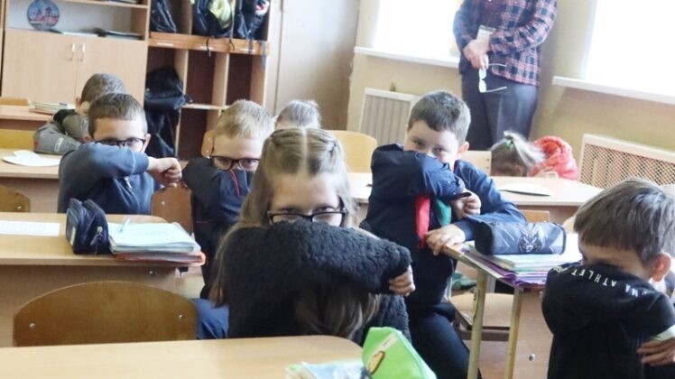 Инспектор Кричевского РОЧС поделился правилами безопасности со школьниками