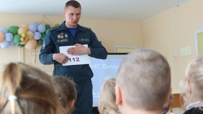 Как вести себя при пожаре: кричевские спасатели делятся знаниями с детьми