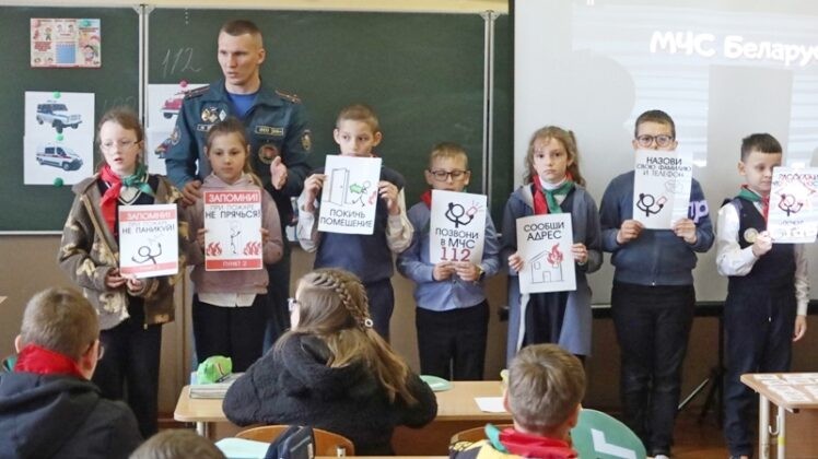 Инспектор Кричевского РОЧС поделился правилами безопасности со школьниками