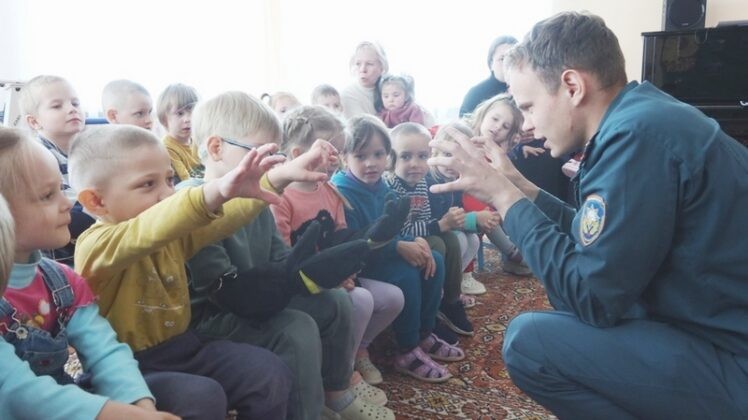 Кричевских малышей спасатели учат основам безопасности