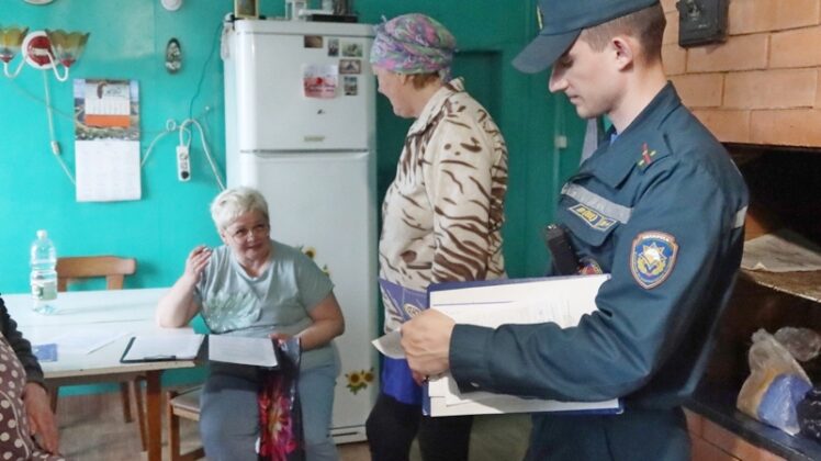 Кричевские спасатели на страже безопасности: профилактика пожаров в Краснобудском сельсовете