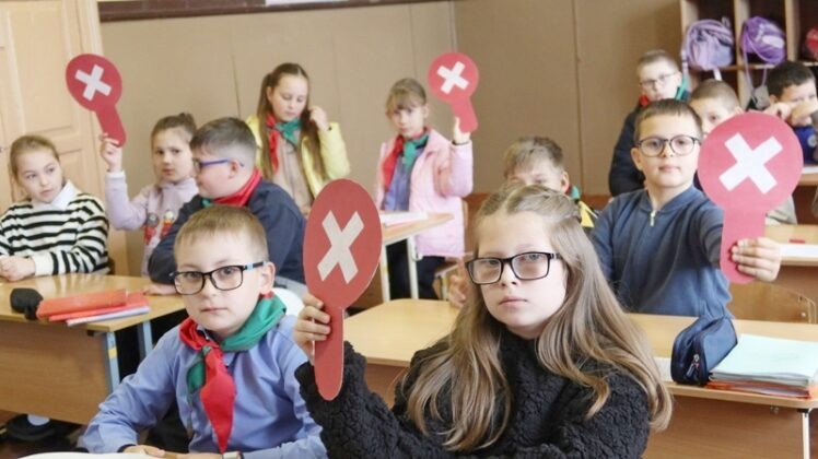 Инспектор Кричевского РОЧС поделился правилами безопасности со школьниками
