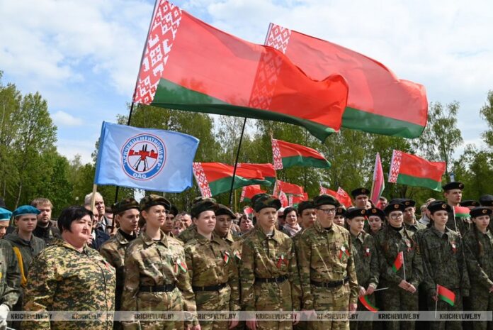 В Кричеве отдали дань уважения государственным символам Республики Беларусь