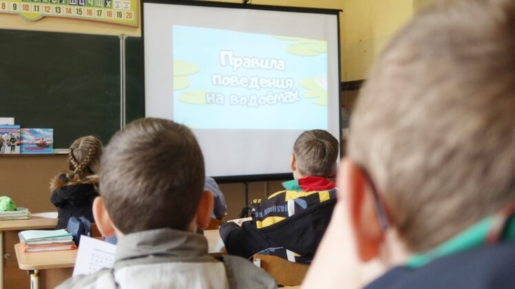 Инспектор Кричевского РОЧС поделился правилами безопасности со школьниками