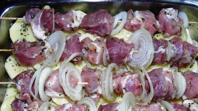 Как правильно хранить маринованное мясо для шашлыка