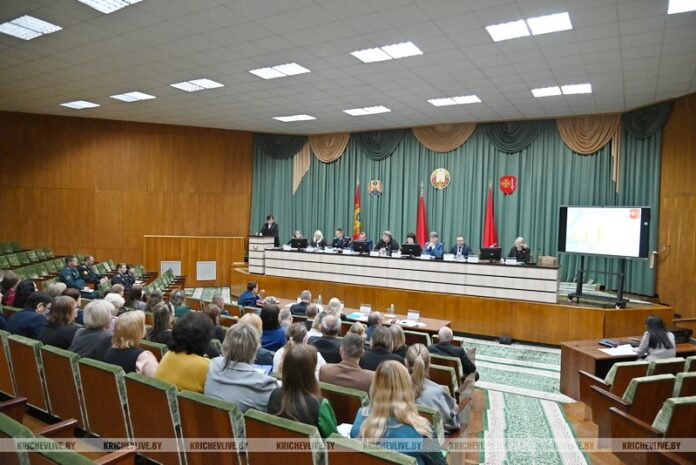 В Кричеве на исполкоме рассмотрели профилактику безнадзорности детей и подростков