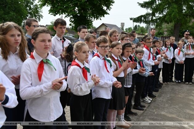 В День пограничника в Кричеве открыли мемориальную доску памяти земляка