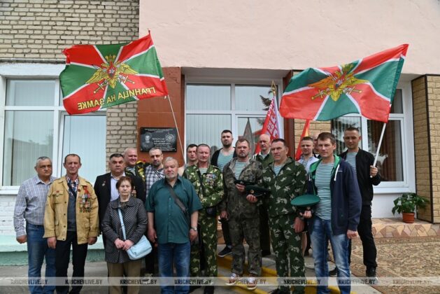 В День пограничника в Кричеве открыли мемориальную доску памяти земляка