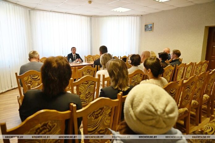От благоустройства до инвестиций: Алексей Шарай обсудил будущее Кричева с трудовыми коллективами