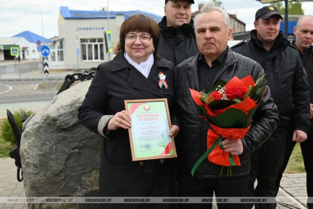 Послание к 100-летию Великой Победы и Дерево памяти: в Кричеве открыли новый арт-объект