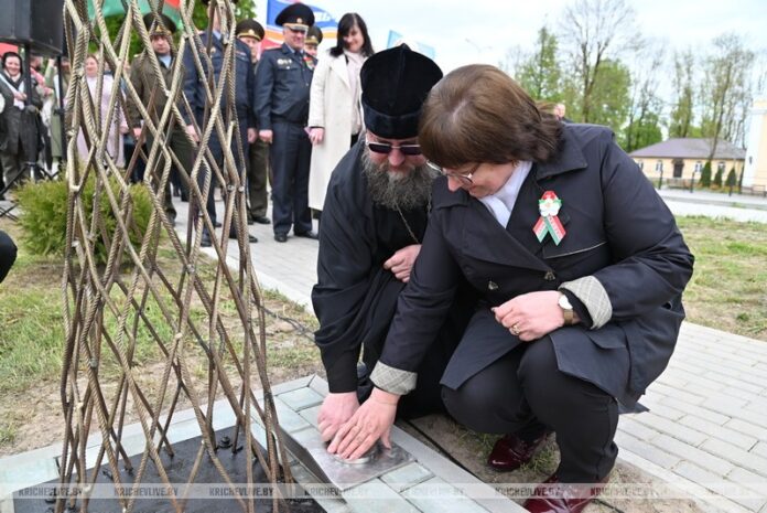 Послание к 100-летию Великой Победы и Дерево памяти: в Кричеве открыли новый арт-объект