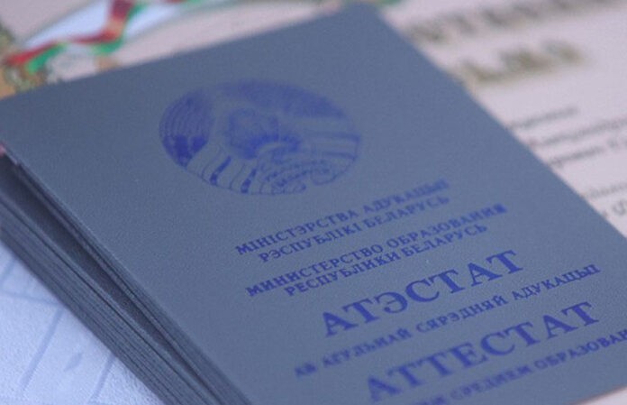 Можно ли приходить в школу за аттестатом в джинсах, рассказала специалист