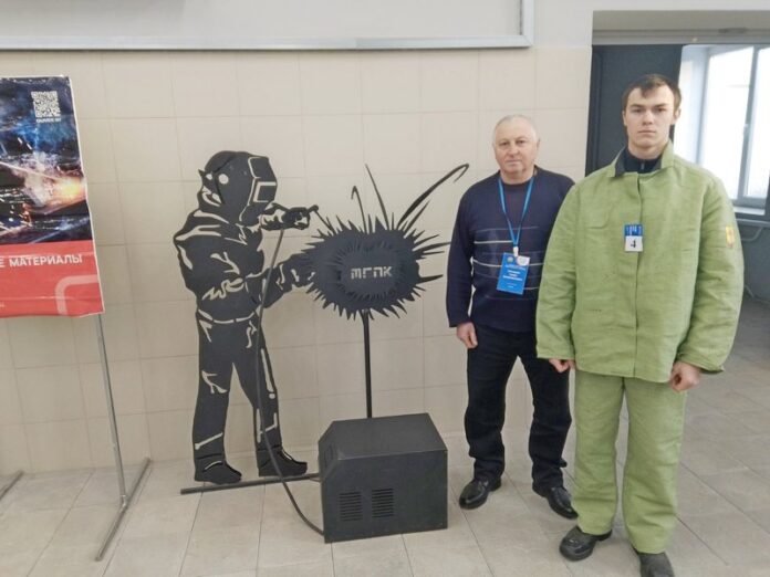 Учащийся Кричевского колледжа Денис Хозяев завоевал серебро в сварочных технологиях