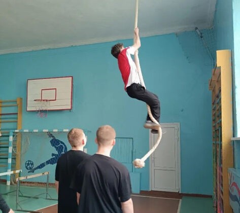 Военно-спортивные игры "Зарничка" и "Зарница" прошли в кричевской школе