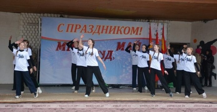 Первомай в Кричеве: Музыка, выставки и награды в парке Победы