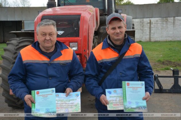 Председатель Кричевского райисполкома Алексей Шарай вручил награды передовикам весенних полевых работ 2025 года