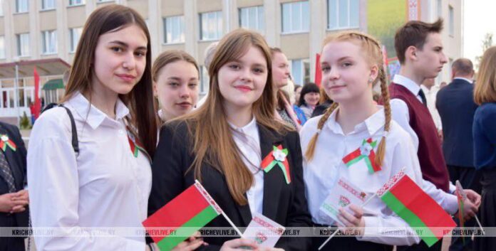 Руководство района поздравляет кричевлян с Днем Государственного герба Республики Беларусь и Государственного флага Республики Беларусь
